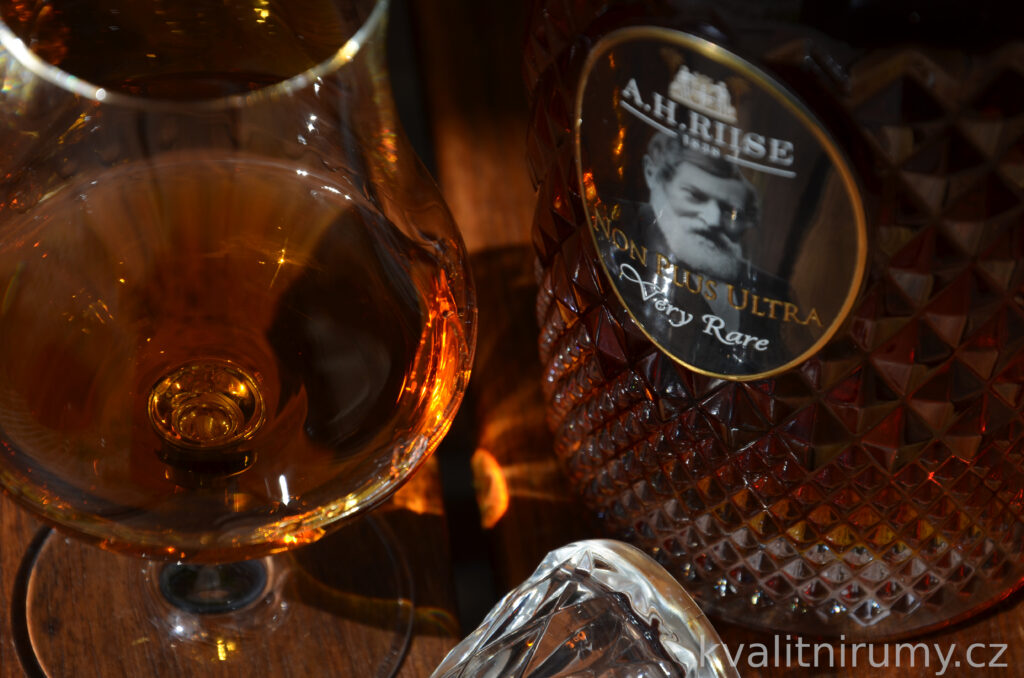 rum a zátka rumu Old St. Croix Non Plus Ultra Very Rare