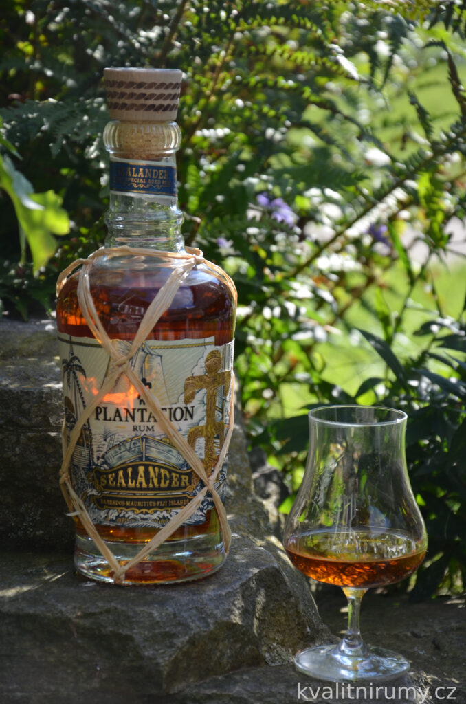 Láhev a Rum Plantation Sealander