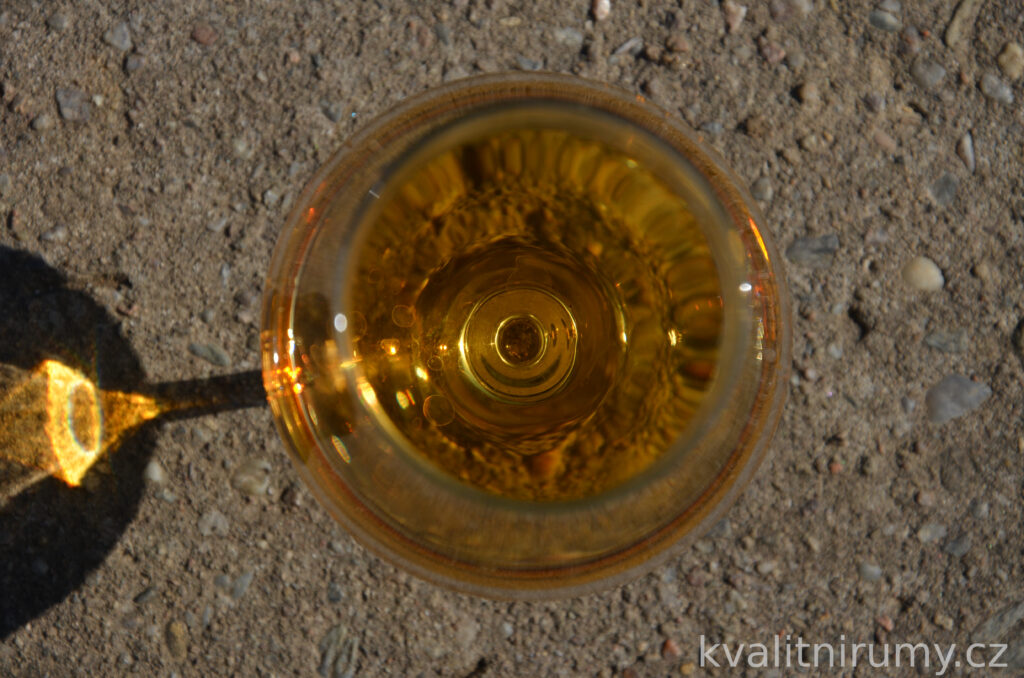 Sklenice s rumem Plantation Sealander